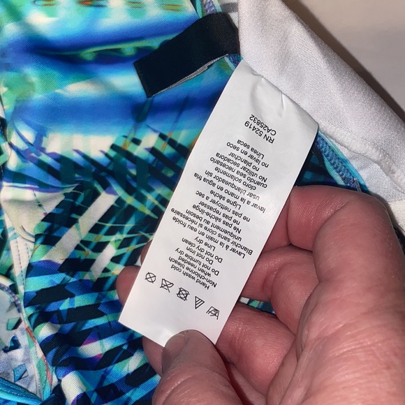 New with tag Kenneth Cole New York size XL one piece swimsuit 🩱 - Picture 8 of 10